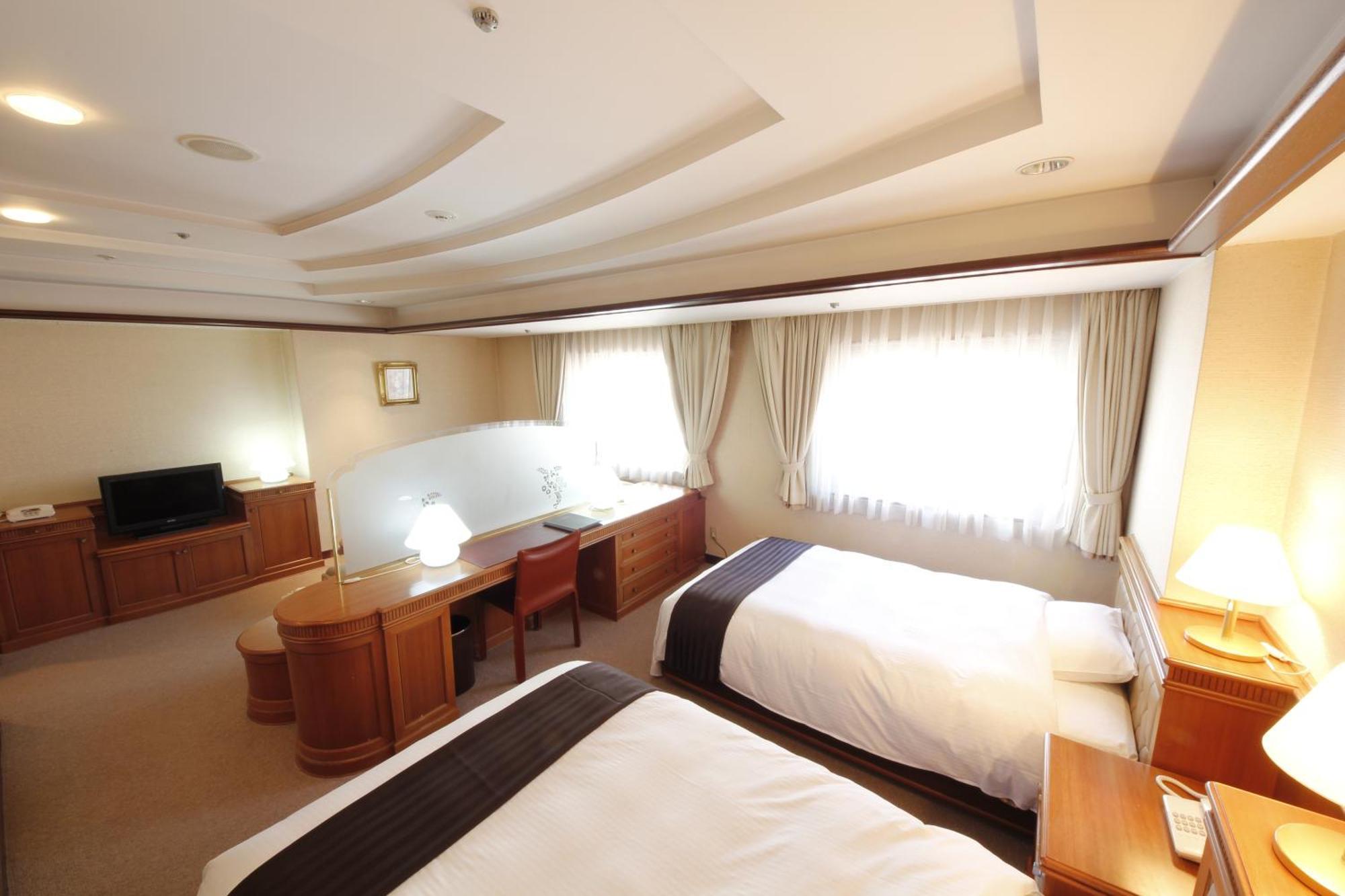 Hotel Hiroshima Garden Palace Esterno foto